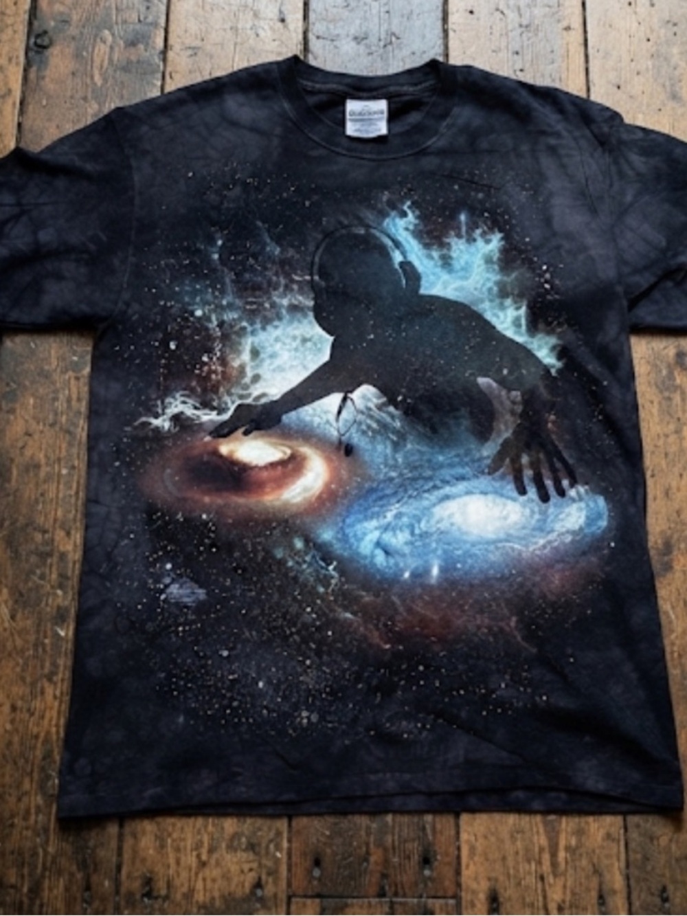 The mountain shirt DJ galaxy men’s size medium